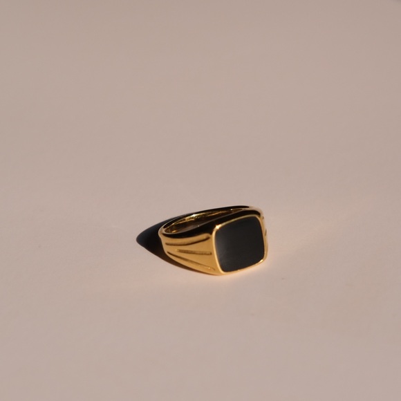 CLOSING SALE 🔥18K Gold Plated Black Spinel Signet Ring - Picture 10 of 10